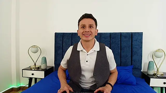 Snapshot of Andrewfalcon chatting on 03/21/25, 07:24 Andrewfalcon online show from 03/21/25, 07:24