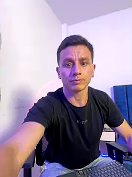 Snapshot of Andrewfalcon chatting on 09/10/25, 08:20 Andrewfalcon online show from 09/10/25, 08:20