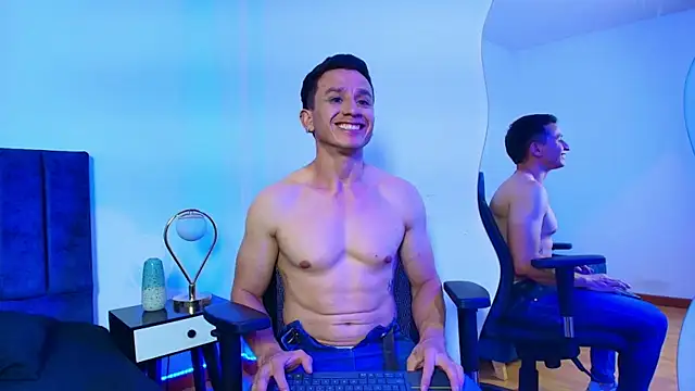 Snapshot of Andrewfalcon chatting on 09/13/25, 07:35 Andrewfalcon online show from 09/13/25, 07:35