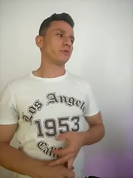 Snapshot of Andrewfalcon chatting on 10/19/25, 08:15 Andrewfalcon online show from 10/19/25, 08:15