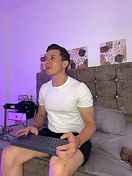 Snapshot of Andrewfalcon chatting on 11/03/25, 06:42 Andrewfalcon online show from 11/03/25, 06:42