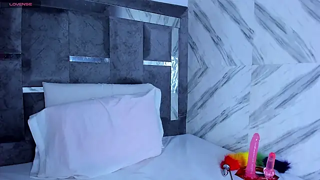 Petite amor2 online show from 12/23/24, 07:30