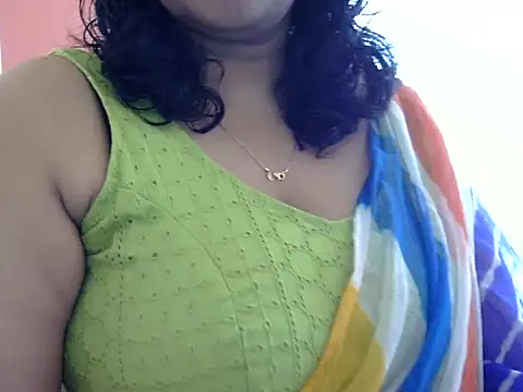 Snapshot of Riya_riyaa chatting on 12/13/24, 07:15 Riya riyaa online show from 12/13/24, 07:15