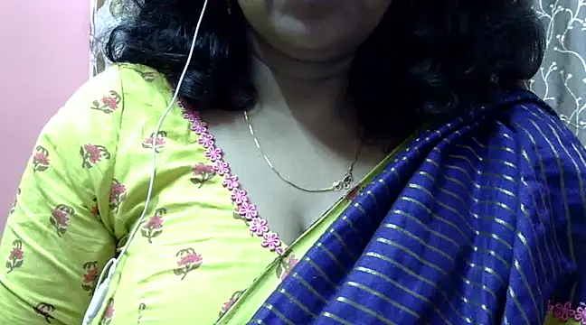 Snapshot of Riya_riyaa chatting on 12/18/24, 11:34 Riya riyaa online show from 12/18/24, 11:34