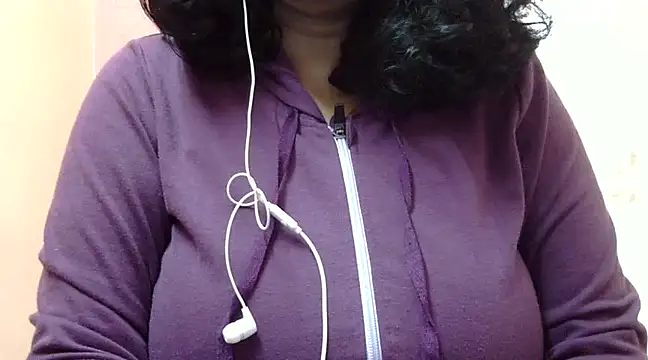 Snapshot of Riya_riyaa chatting on 01/05/25, 01:56 Riya riyaa online show from 01/05/25, 01:56