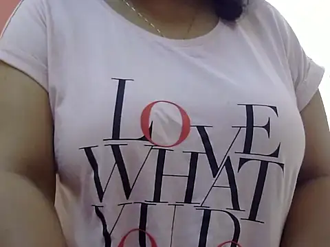 Snapshot of Riya_riyaa chatting on 01/17/25, 04:28 Riya riyaa online show from 01/17/25, 04:28