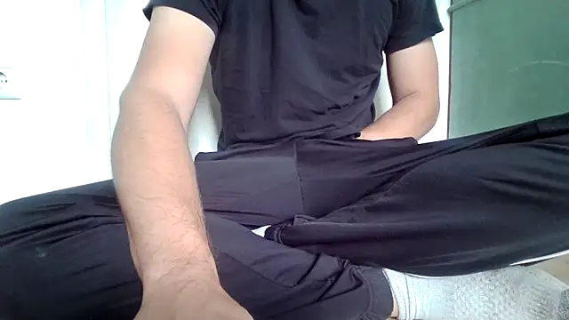 boy for playing online show from 11/13/25, 08:24