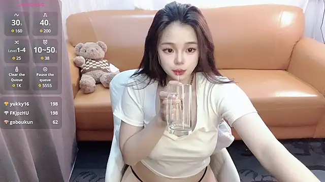 Snapshot of YIZHI_Koala chatting on 01/08/25, 12:15 YIZHI Koala online show from 01/08/25, 12:15