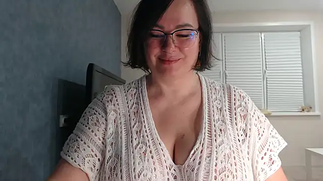 Nora Star online show from 11/17/25, 06:03