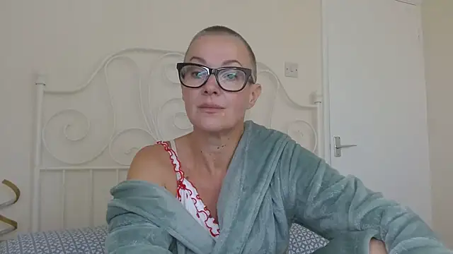 ELEGANT-ARIA36 online show from 10/07/25, 12:35