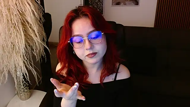Snapshot of crimson_tati_ chatting on 12/13/24, 04:22 crimson tati online show from 12/13/24, 04:22