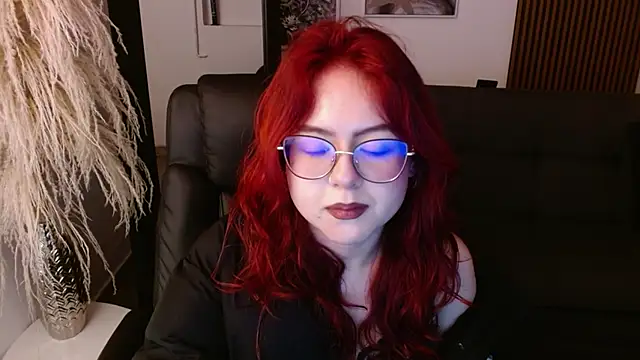Snapshot of crimson_tati_ chatting on 12/19/24, 09:51 crimson tati online show from 12/19/24, 09:51
