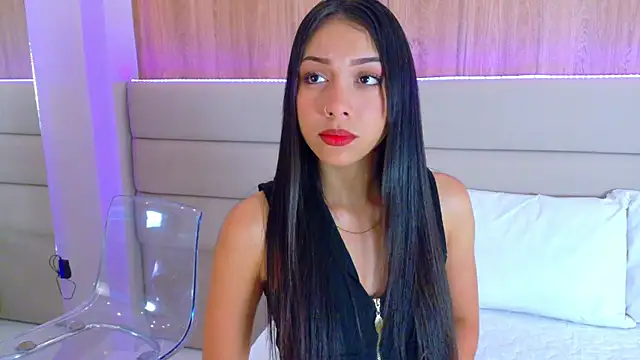 MiaOconner online show from 11/19/25, 08:31