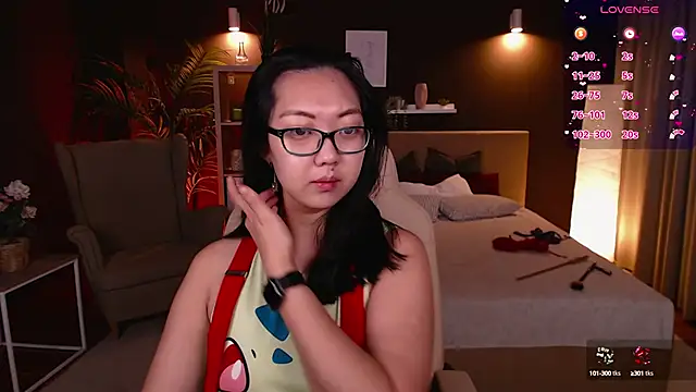 Snapshot of Marine_Vact chatting on 10/06/25, 02:03 Marine Vact online show from 10/06/25, 02:03