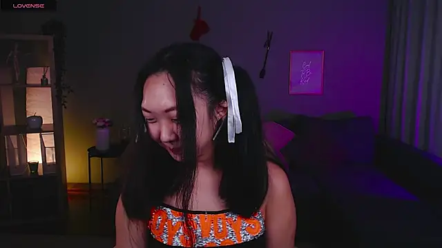 Snapshot of Marine_Vact chatting on 10/08/25, 02:04 Marine Vact online show from 10/08/25, 02:04