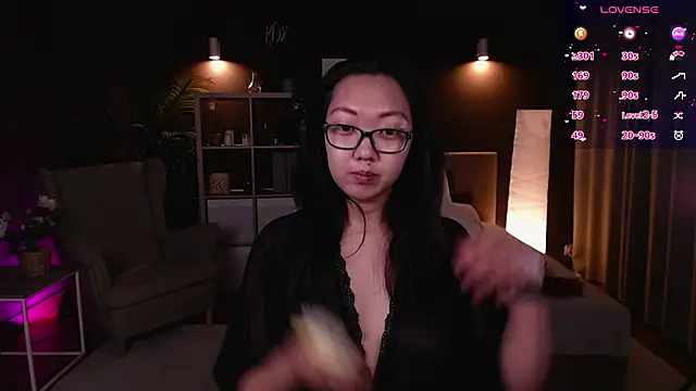 Snapshot of Marine_Vact chatting on 10/10/25, 02:05 Marine Vact online show from 10/10/25, 02:05