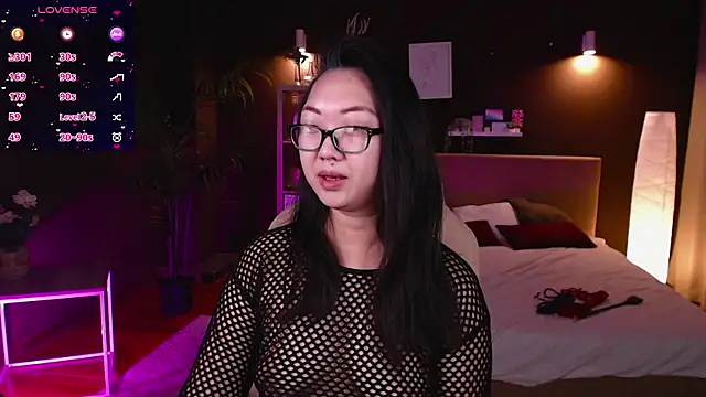 Snapshot of Marine_Vact chatting on 11/05/25, 02:06 Marine Vact online show from 11/05/25, 02:06