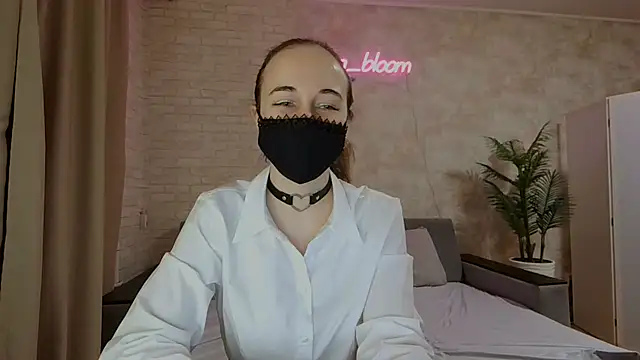 Snapshot of Anika_bloom chatting on 02/04/25, 09:41 Anika bloom online show from 02/04/25, 09:41