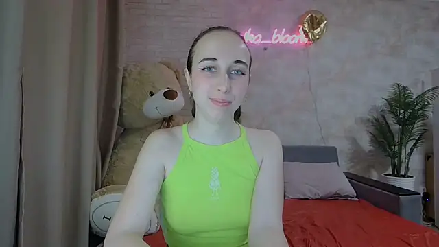 Snapshot of Anika_bloom chatting on 03/09/25, 08:31 Anika bloom online show from 03/09/25, 08:31