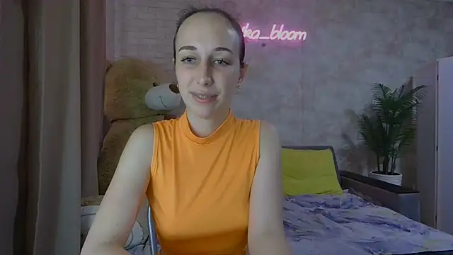 Snapshot of Anika_bloom chatting on 09/17/25, 03:35 Anika bloom online show from 09/17/25, 03:35