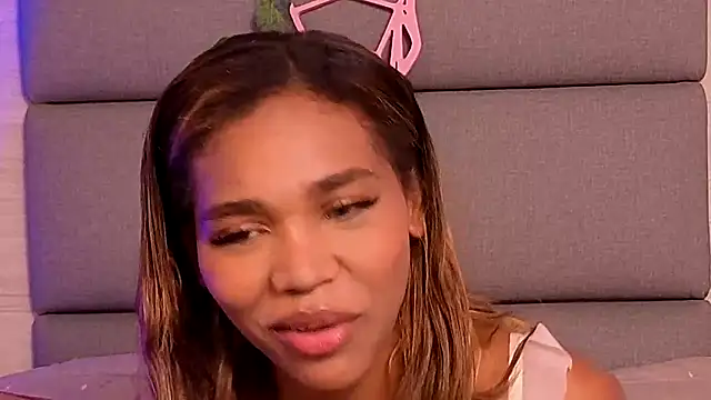 Lily Miiller online show from 11/07/25, 07:47