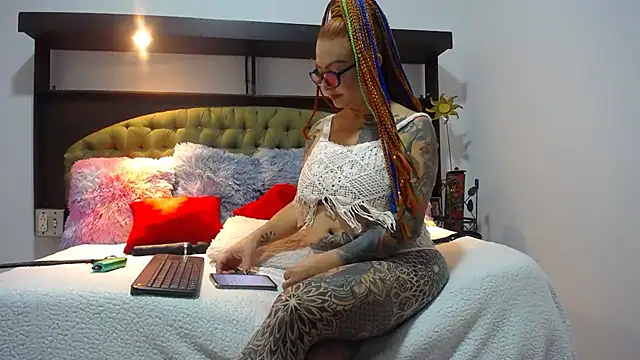 Snapshot of EMILY_ROUSSE71 chatting on 01/29/25, 03:22 EMILY ROUSSE71 online show from 01/29/25, 03:22