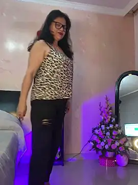 Snapshot of Sharongirl07 chatting on 02/21/25, 11:43 Sharongirl07 online show from 02/21/25, 11:43