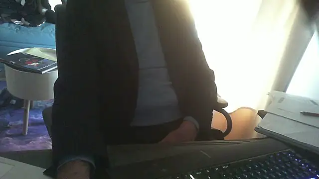 Snapshot of shyfrenchcock1 chatting on 12/16/24, 02:38 shyfrenchcock1 online show from 12/16/24, 02:38