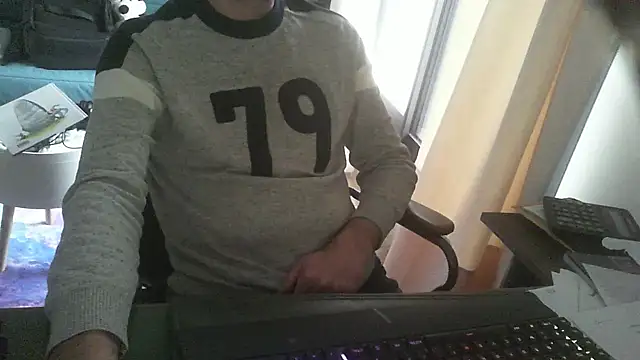 Snapshot of shyfrenchcock1 chatting on 02/08/25, 03:31 shyfrenchcock1 online show from 02/08/25, 03:31