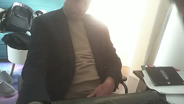 Snapshot of shyfrenchcock1 chatting on 03/18/25, 12:36 shyfrenchcock1 online show from 03/18/25, 12:36