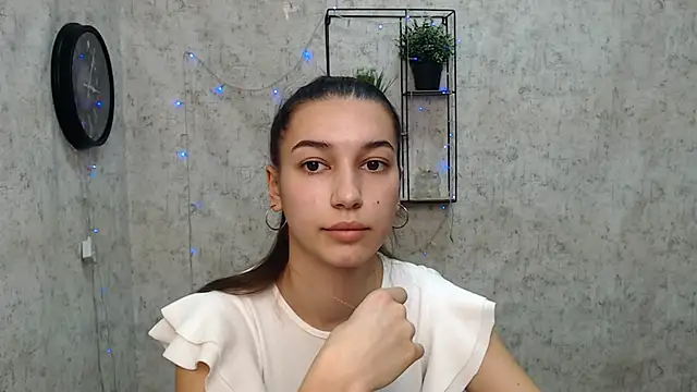 Snapshot of KarolinaRosse_ chatting on 01/03/25, 09:58 KarolinaRosse online show from 01/03/25, 09:58