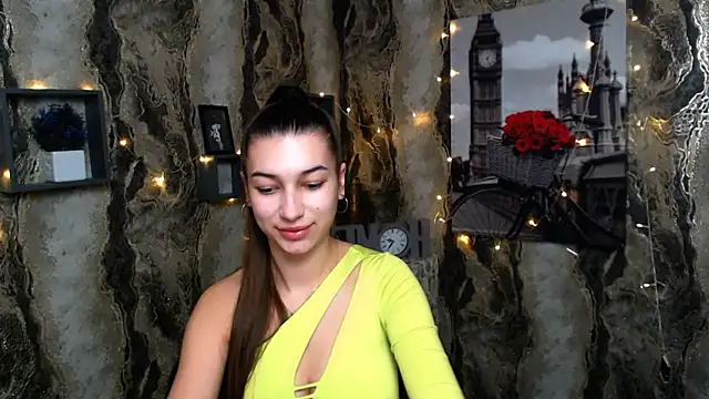 Snapshot of KarolinaRosse_ chatting on 01/04/25, 07:03 KarolinaRosse online show from 01/04/25, 07:03