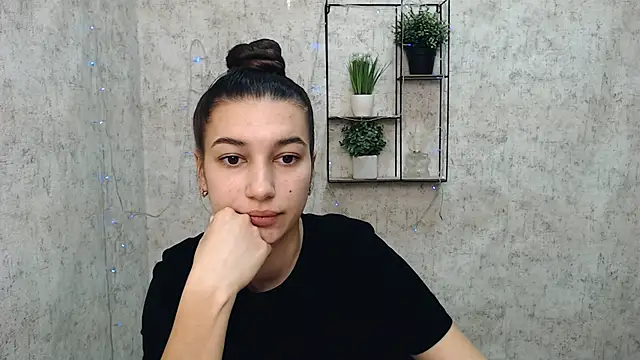 Snapshot of KarolinaRosse_ chatting on 02/15/25, 06:44 KarolinaRosse online show from 02/15/25, 06:44