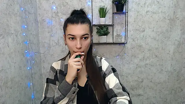 Snapshot of KarolinaRosse_ chatting on 02/17/25, 10:07 KarolinaRosse online show from 02/17/25, 10:07