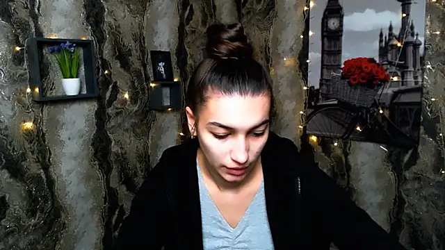 Snapshot of KarolinaRosse_ chatting on 02/18/25, 10:49 KarolinaRosse online show from 02/18/25, 10:49