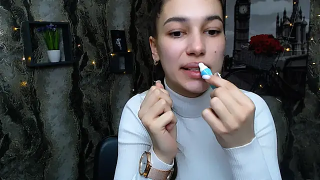 Snapshot of KarolinaRosse_ chatting on 02/21/25, 06:51 KarolinaRosse online show from 02/21/25, 06:51