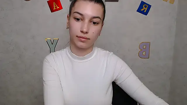 Snapshot of KarolinaRosse_ chatting on 03/11/25, 10:07 KarolinaRosse online show from 03/11/25, 10:07
