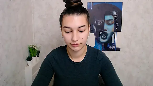 KarolinaRosse  online show from 11/19/25, 06:57