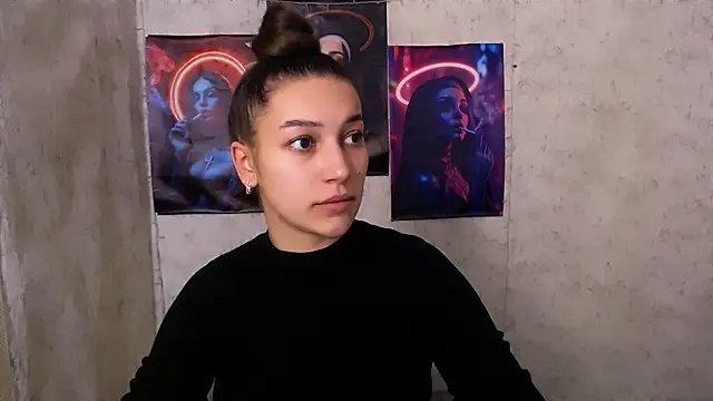 KarolinaRosse  online show from 11/22/25, 06:45