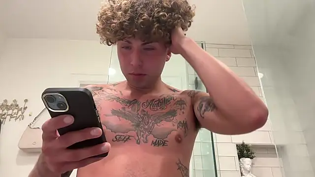 Snapshot of Youngjoshy chatting on 12/31/24, 11:39 Youngjoshy online show from 12/31/24, 11:39