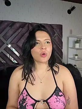 Snapshot of PoliBenett_ chatting on 03/11/25, 10:42 PoliBenett online show from 03/11/25, 10:42