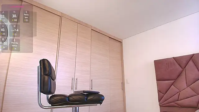 Snapshot of Aron_Bolt chatting on 09/23/25, 08:23 Aron Bolt online show from 09/23/25, 08:23