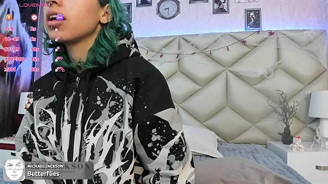 Im gaia online show from 10/11/25, 01:31