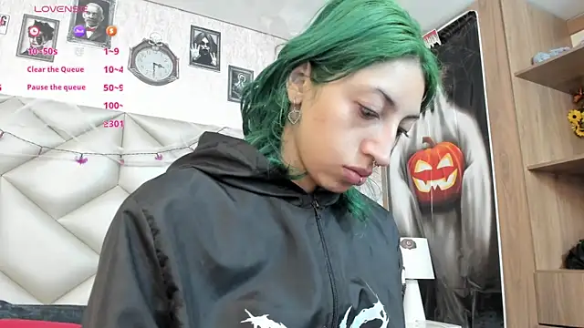 Im gaia online show from 10/30/25, 12:50