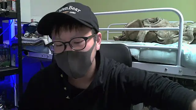 Snapshot of Owl1216 chatting on 02/17/25, 11:44 Owl1216 online show from 02/17/25, 11:44