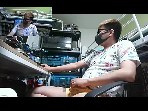 Snapshot of Owl1216 chatting on 10/17/25, 10:07 Owl1216 online show from 10/17/25, 10:07