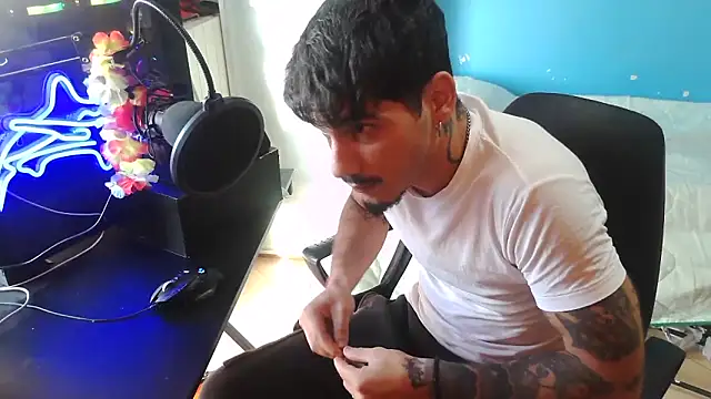 Badboyi1997 online show from 10/19/25, 03:01