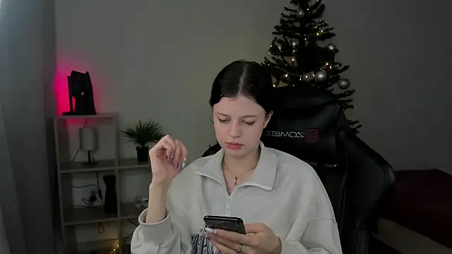 Snapshot of Este_Glen chatting on 12/22/24, 02:17 Este Glen online show from 12/22/24, 02:17
