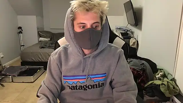 Snapshot of Dylansd chatting on 02/23/25, 12:19 Dylansd online show from 02/23/25, 12:19