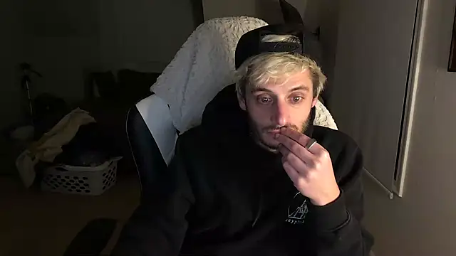 Snapshot of Dylansd chatting on 03/05/25, 10:22 Dylansd online show from 03/05/25, 10:22